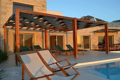 Villa in Sfinari with swimming pool