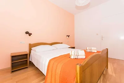 Apartments Mastelić - Three Bedroom Apartment...