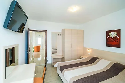Villa Samba - Two-Bedroom Apartment with Terr...
