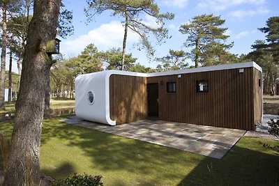 Zeitgenössisches Waterfront Chalet für 4...