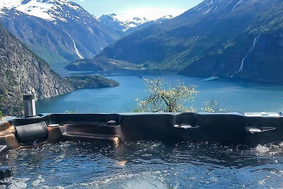 8 persone case ad Valldal-By Traum