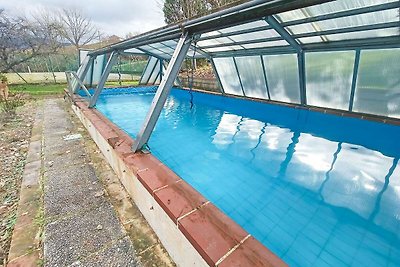 Schönes Ferienhaus mit Swimmingpool in der Re...