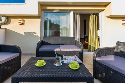 Classic Two Bedroom Apartment with Terrace (o...