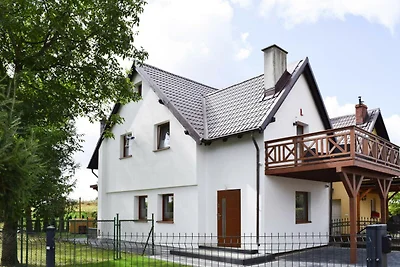 Ferienhaus mit Pool und Hot Tub in Czestkowo