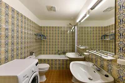 Eckwohnung mit Blick auf die Ufermauer in...