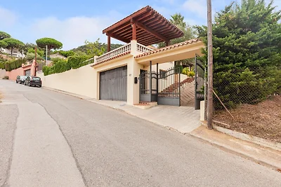 Moderne Villa in Tordera mit privatem Pool