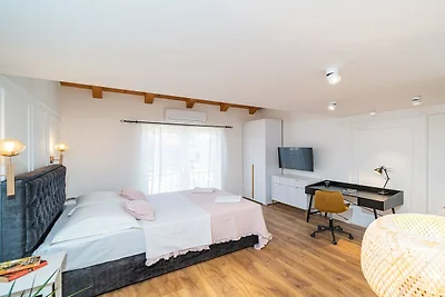 Villa Aura - Executive Business room