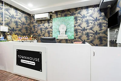 Super Townhouse Madhapur 100 piedi di strada
