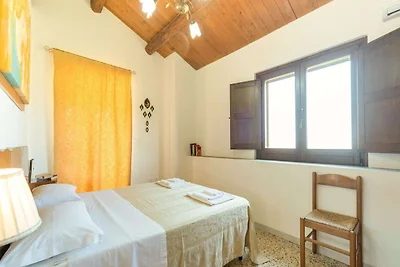 Schönes Ferienhaus in Guardavalle mit Garten