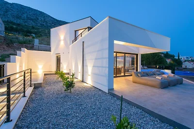 Luxuriöse Villa mit Meerblick und Whirlpool