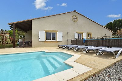 Moderne Villa mit privatem Pool in...