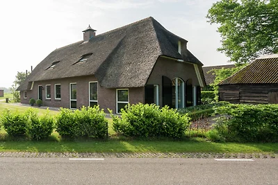 Großer Bauernhof in der Nähe des Pieterpads