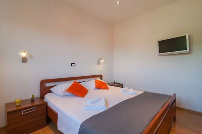 Villa Homeland - Five-Bedroom Home