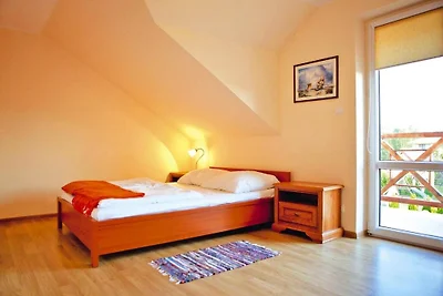 Doppelhaushälfte mit Terrasse und Spielplatz