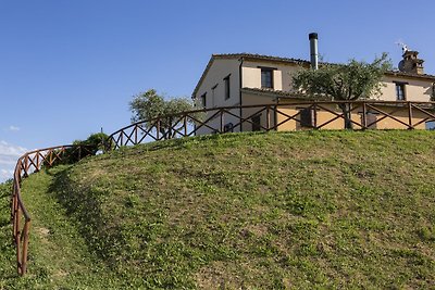 Casa colonica con piscina in comune