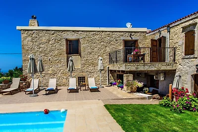 Spacious Family Villa near Beach