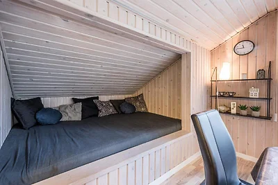 Helle Hutte mit uberdachter Terrasse-By Traum