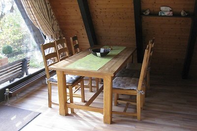 Freistehender Holz-Bungalow mit Terrasse in e...