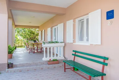 Comfortable Kastel Stafilic Apartment with Ba...