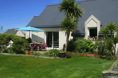 Casa con giardino tropicale vicino alla costa