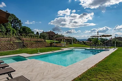 Provinzielle Villa in Cortona mit Pool