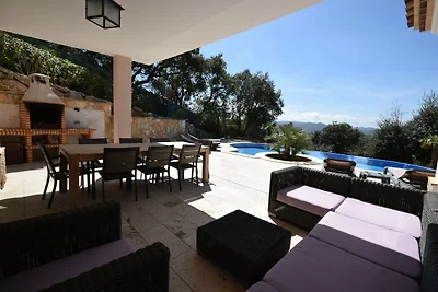 Luxuriöse Villa mit Swimmingpool