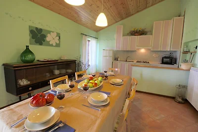 Ruhiger Bauernhof in Cagli mit Swimmingpool