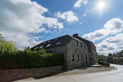 Geräumiger Bauernhof in Fontenelle mit Garten