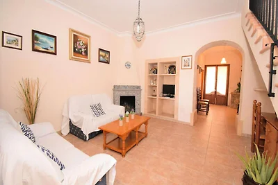 Haus in Maria de la Salut mit Terrasse