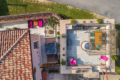 Villa con jacuzzi e terrazza panoramica