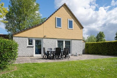 Ruim vakantiehuis met sauna nabij strand