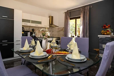 Ferienhaus in Krkovic mit großem Swimmingpool