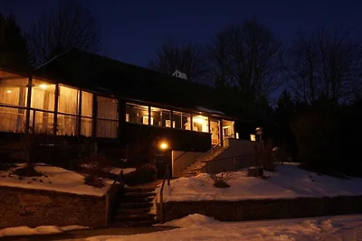 Vakantiehuis in Anger met zwembad