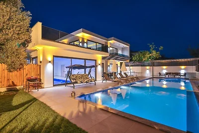 Villa in Kalkan mit Schwimmbecken
