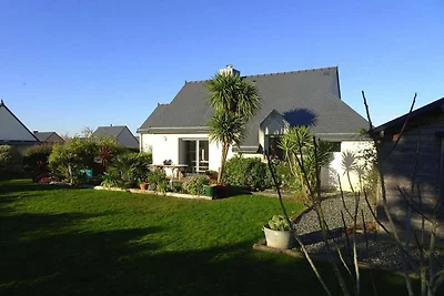Casa con giardino tropicale vicino alla costa
