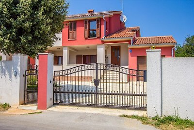 Geräumiges Apartment mit überdachter Terrasse