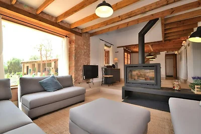 Haus in Llubi mit Pool und Garten