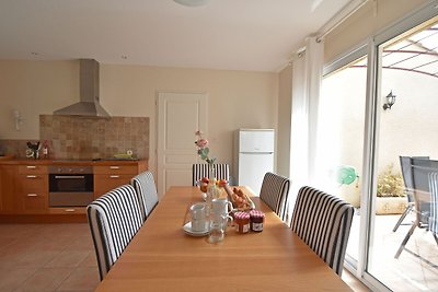 Komfortable Villa mit Jacuzzi in...