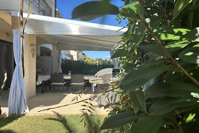 Neue Villa ELMASO****