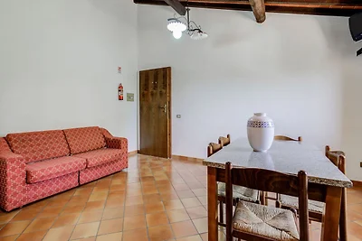 Lussureggiante casale con campo da tennis