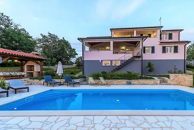 Villa in Tinjan met barbecue en wifi.