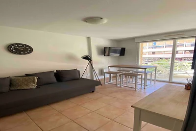 Appartement aan het strand met zwembad