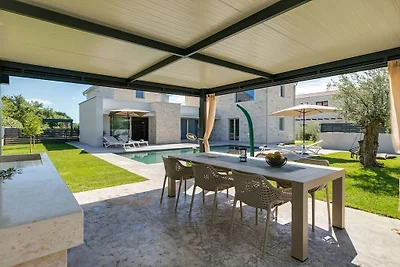 Villa in Motovun mit Schwimmbecken