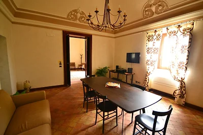 Elegante villa storica con piscina nella regi...