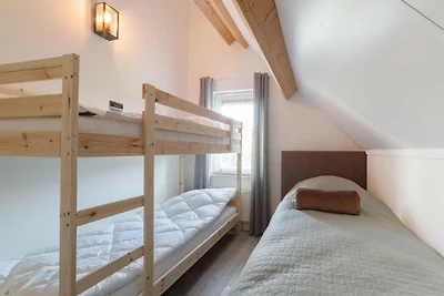 Geräumiges Ferienhaus mit Sauna in Strandnähe