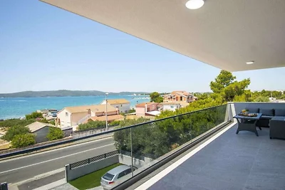 Wohnung in Šibenik-Brodarica mit Balkon