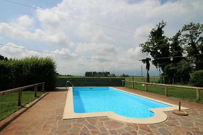 Soleggiata casa vacanze, piscina, giardino, a...