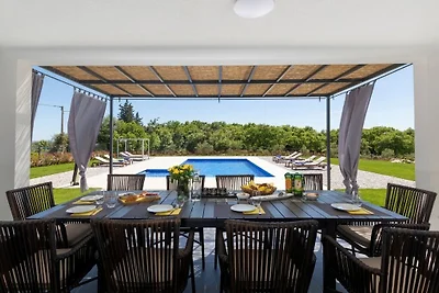 Villa in Kavran met zwembad