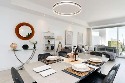 Elegant 2-Bed Apartment | Alcazaba Lagoon...