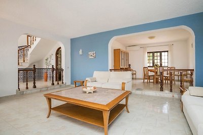 Geräumiges Ferienhaus in Albufeira mit Grill